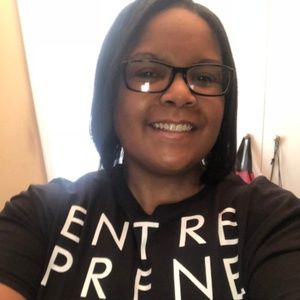 Meet your Posher, Monica